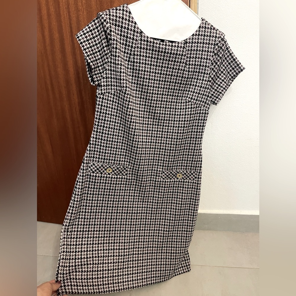 Short Tommy Hillfiger semi casual dress perfect for work